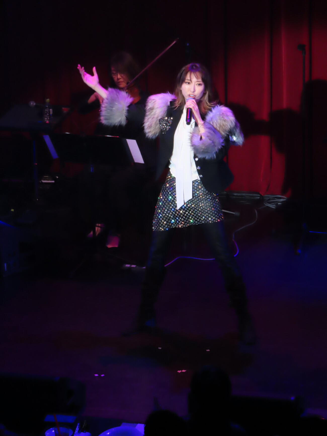 ライブ「Rumina」で熱唱する凪七瑠海
