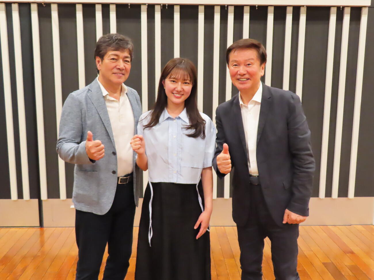 収録に参加した、左から野口五郎、文音、森田健作