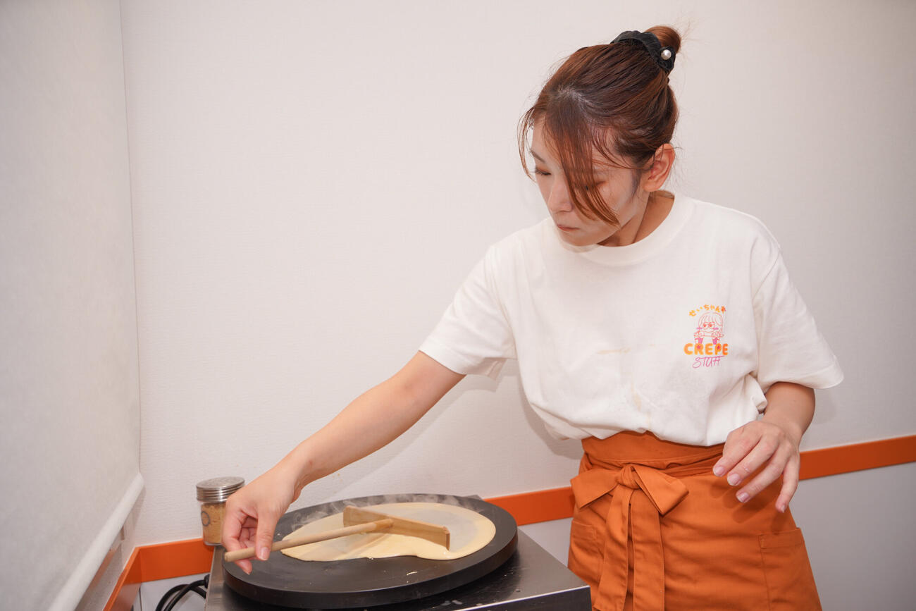 自身のクレープ店「せいちゃんずCREPE」をオープンさせた小山星流
