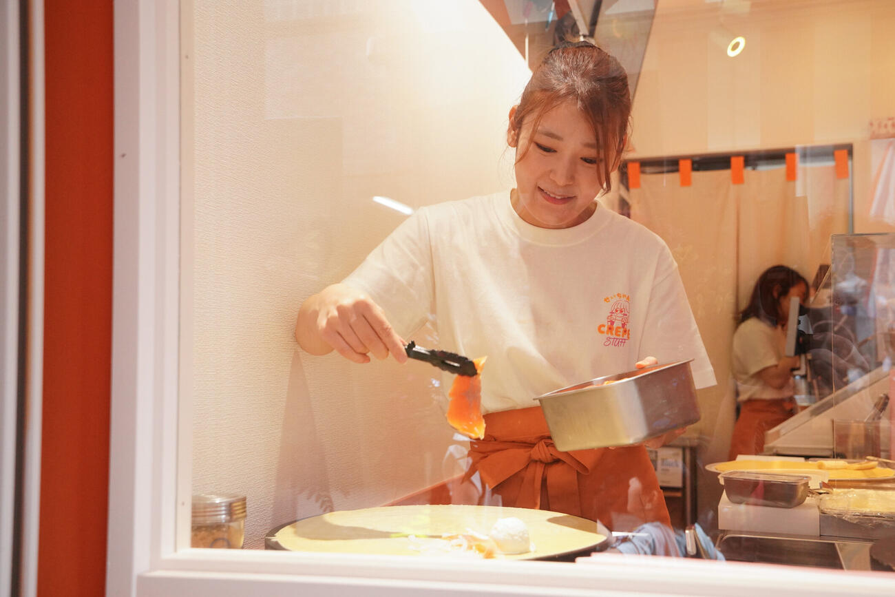 自身のクレープ店「せいちゃんずCREPE」をオープンさせた小山星流