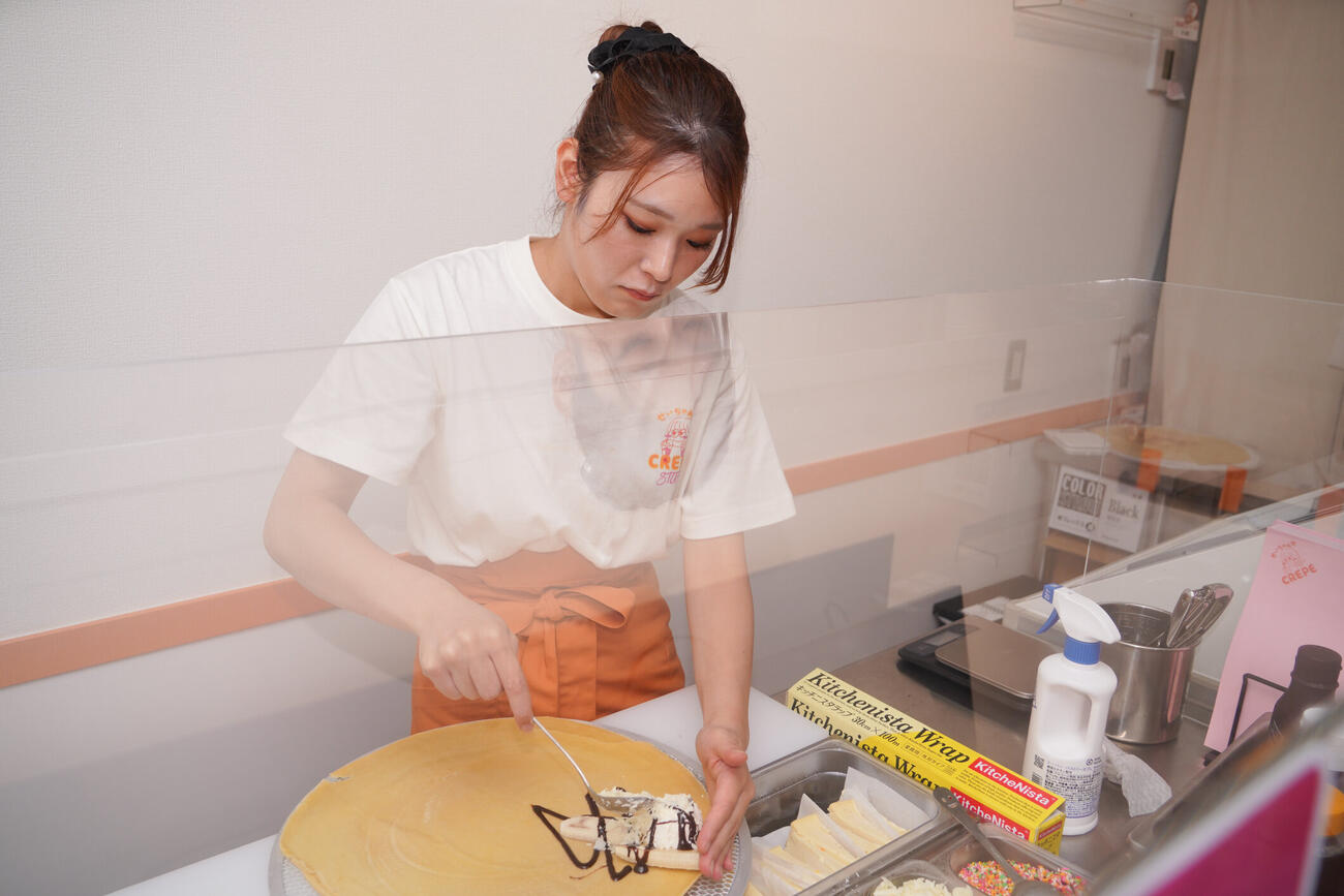 自身のクレープ店「せいちゃんずCREPE」をオープンさせた小山星流