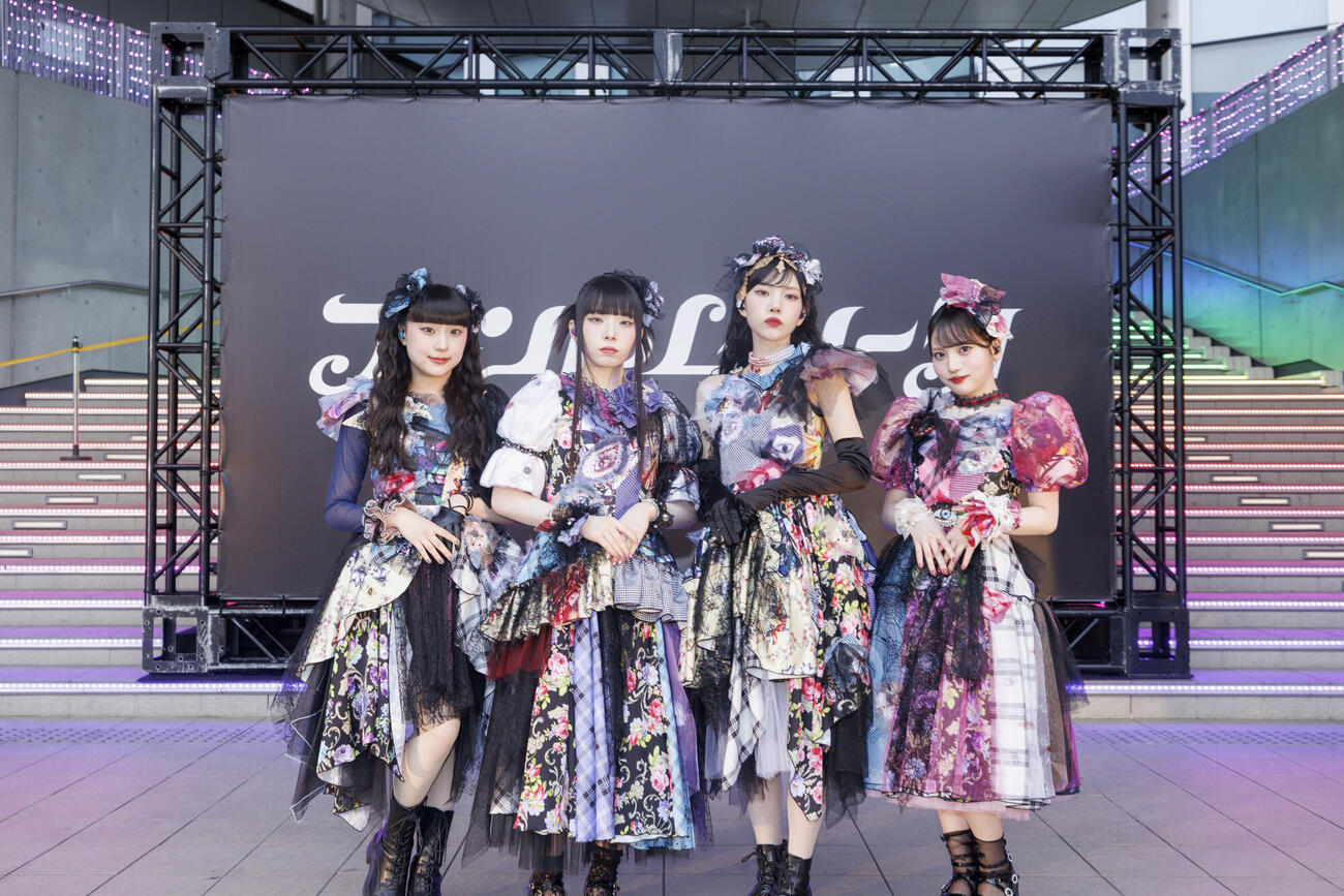 2枚目シングル発売の記念イベントを行ったファントムシータの左から百花、凛花、美雨、もな（Viola Kam『V'z Twinkle』提供)