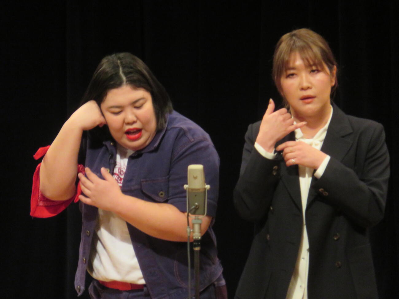 紅しょうがの熊元プロレス（左）と稲田美紀（2025年1月撮影）