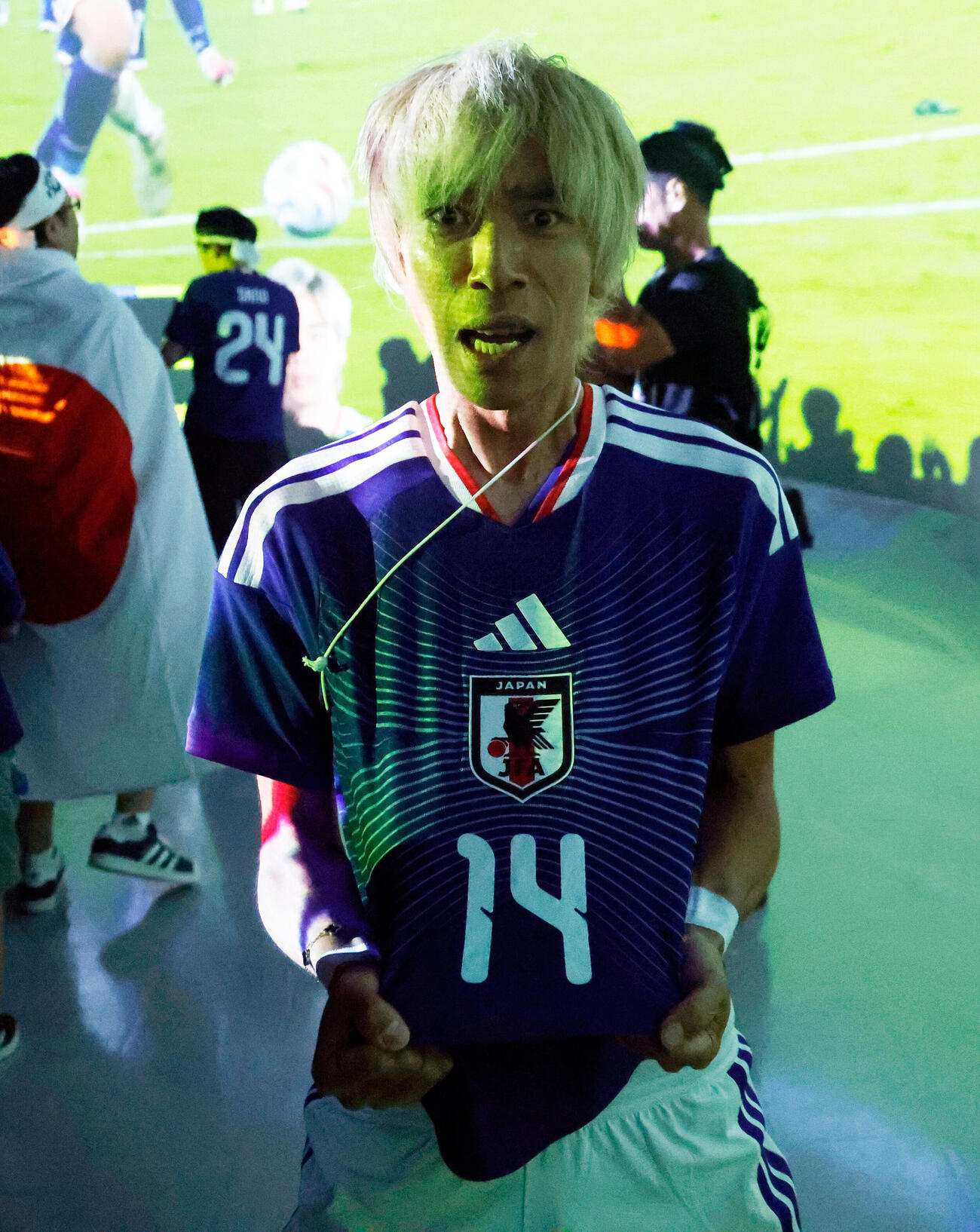 ワールドカップパブリックビューイングで伊東純也のゴールに歓喜するちょいまねジャパンの似東JOKER純也（2026年6月21日撮影）
