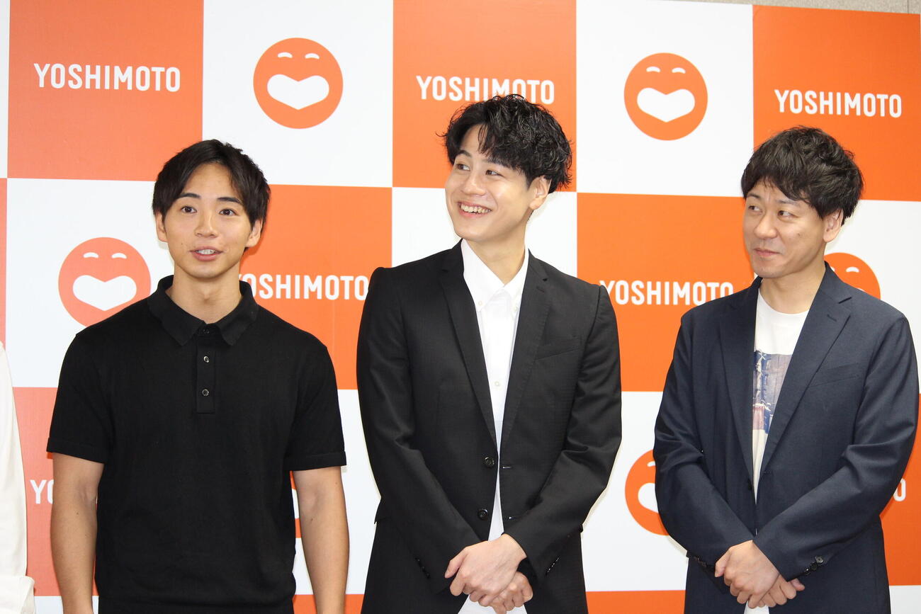GM会見に出席した（左から）生瀬行人、野崎塁、新名徹郎