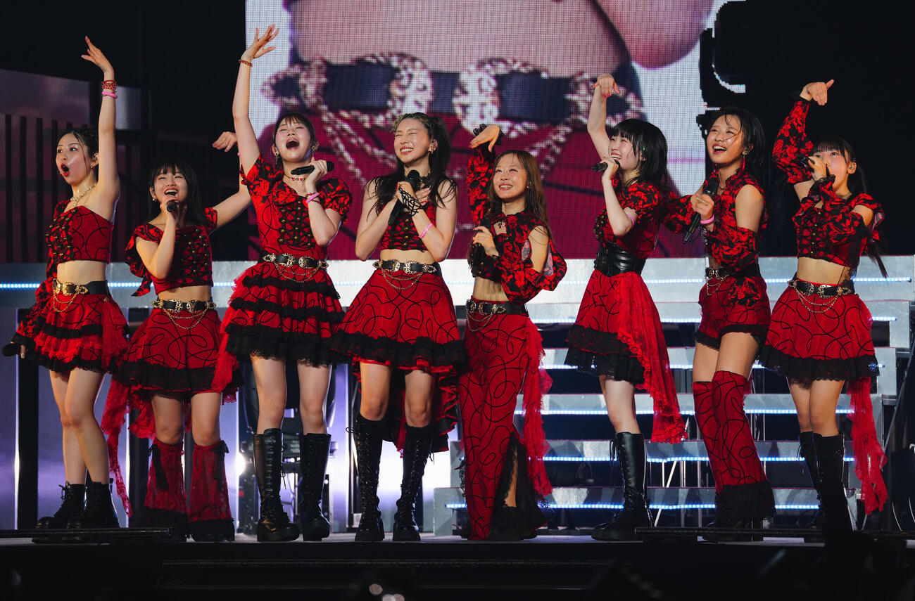 卒業コンサートを行うモーニング娘。❜26の牧野真莉愛（中央左）（撮影・垰建太）