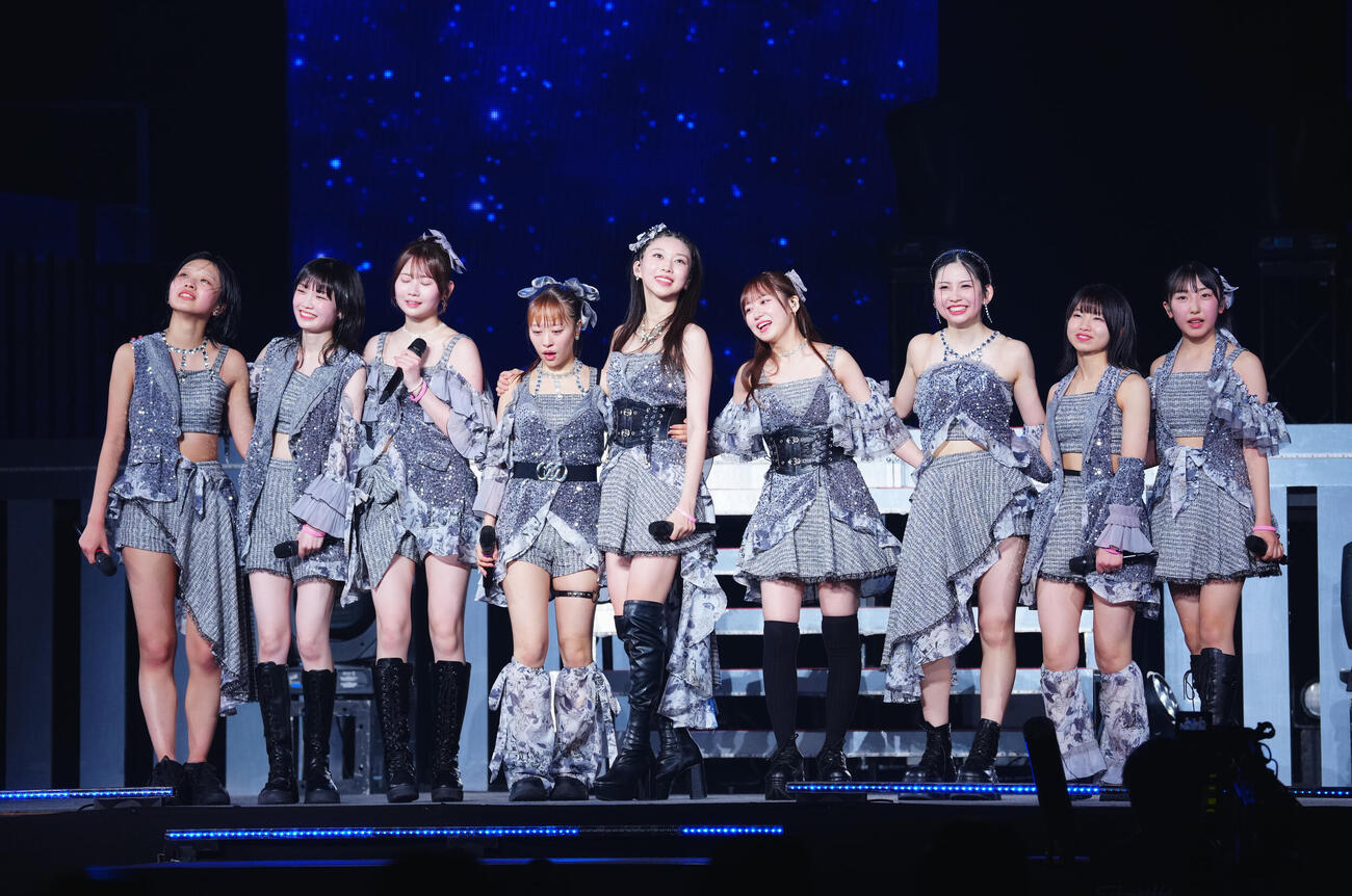 卒業コンサートを行うモーニング娘。❜26牧野真莉愛（中央）ら（撮影・垰建太）