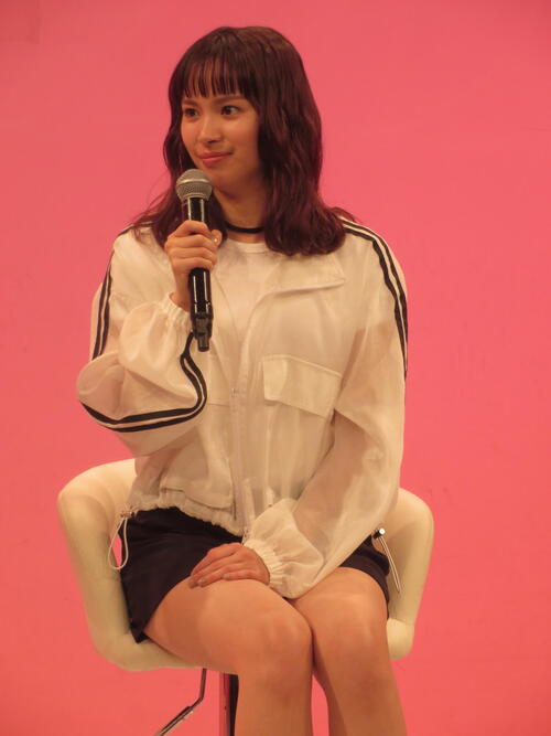 関水渚、撮影現場を翻弄「遊ばれたなと…」共演者の山崎紘菜が魔性的部分を暴露