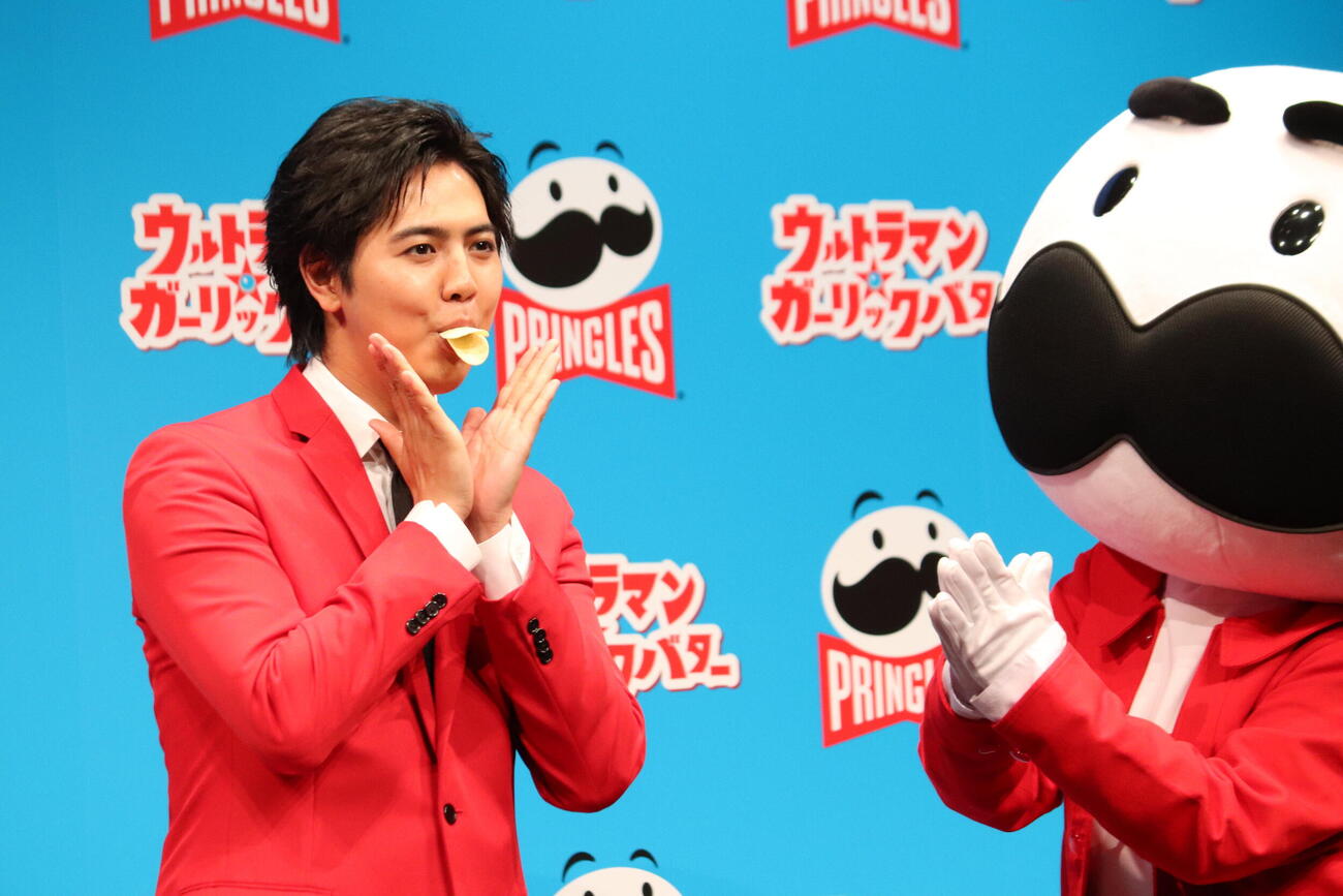 プリングルズ「ウルトラマン★ガーリックバター」新商品発表会に出席した片寄涼太
