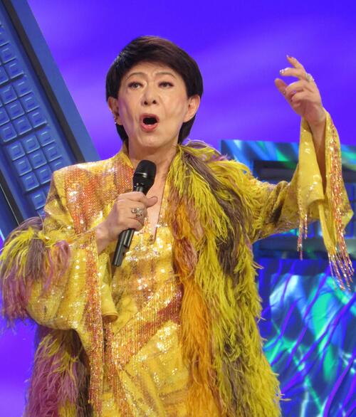 美川憲一、病気で辞退したステージに復活唱「生き返ったわよ～」冗談で迎えられ軽いステップも