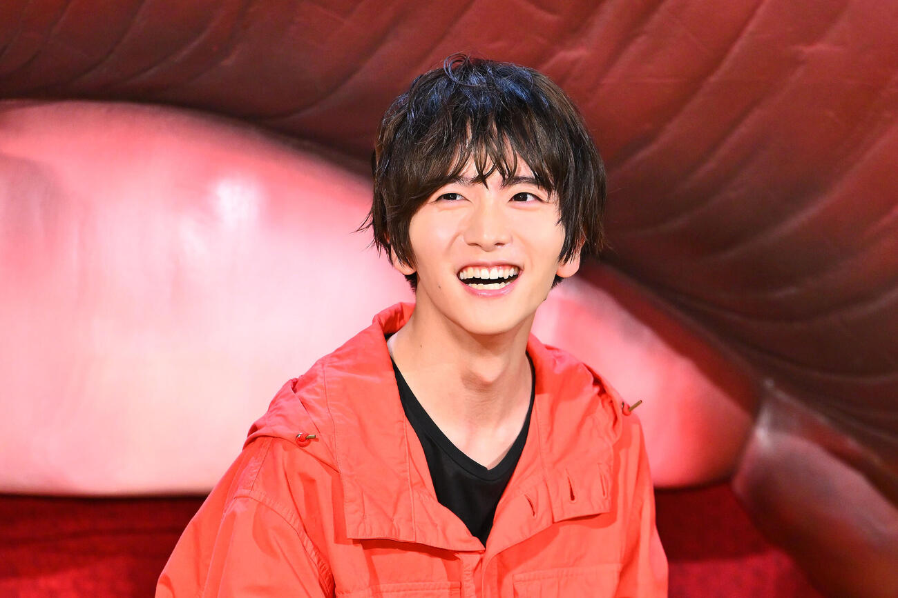 映画「口に関するアンケート」公開直前！学校サプライズイベントでトークする板垣李光人（撮影・滝沢徹郎）