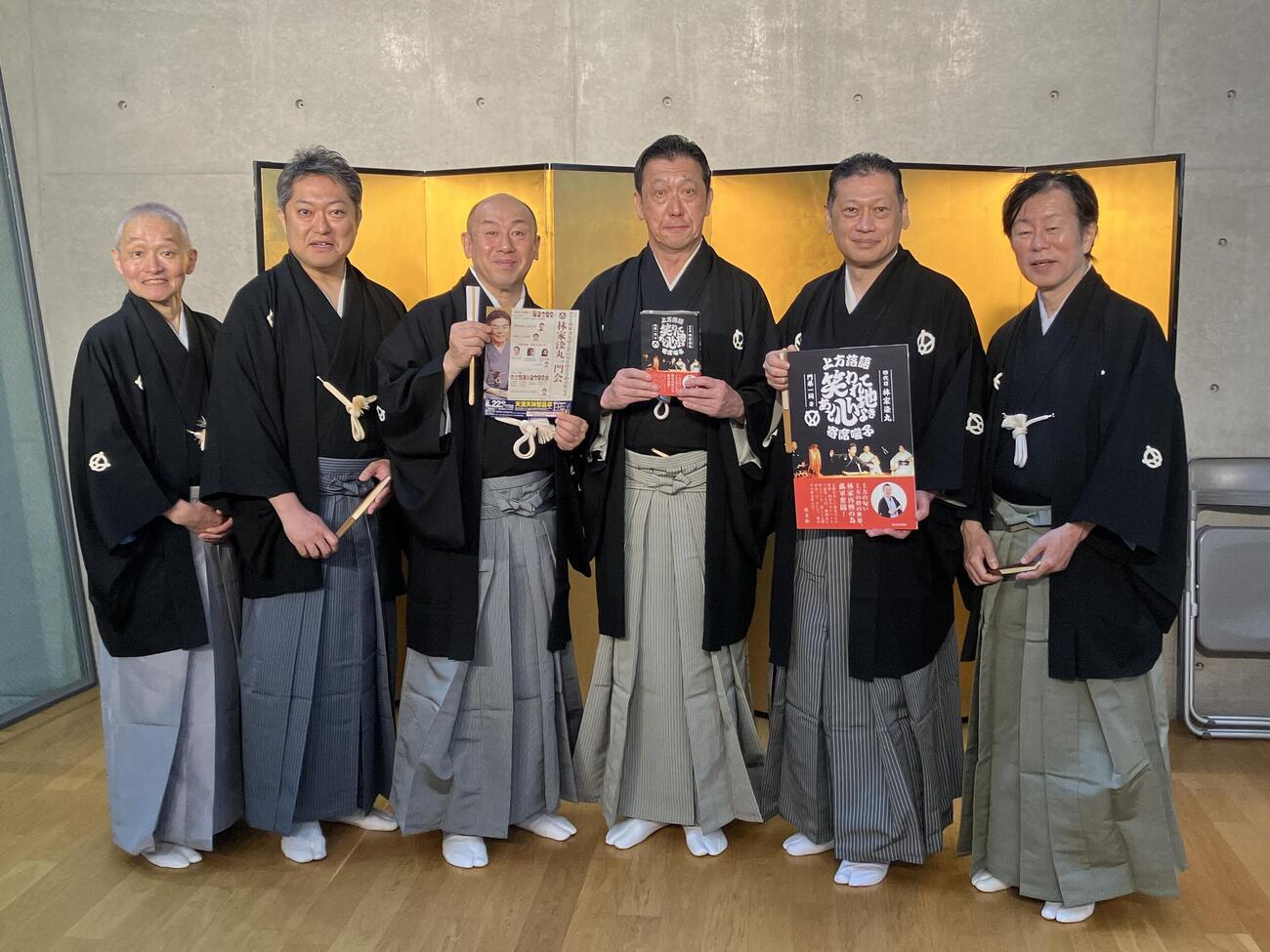林家染丸芸歴60周年喜寿記念出版・記念落語会の記者会見に出席した林家染丸一門