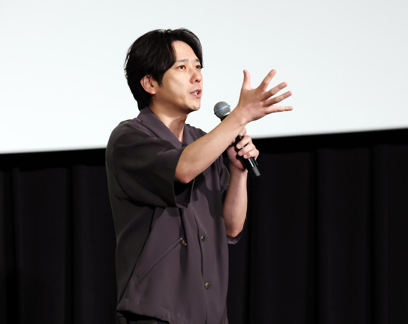 「シークレットシネマ」で話すアンバサダーの二宮和也（撮影・宮地輝）