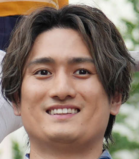 中村隼人が「小川家祭り」の千秋楽報告　歌舞伎座に出演した17人中のうち６人で笑顔のショット