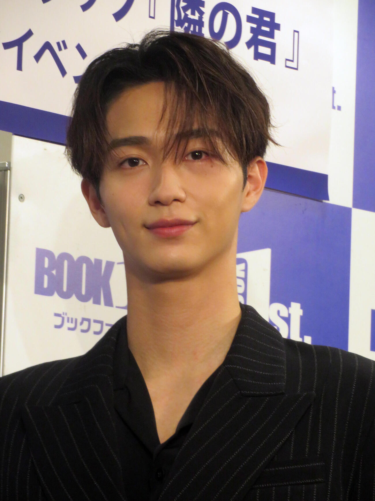 1stフォトブック「隣の君」発売記念イベントに出席した野村康太（撮影・川田和博）