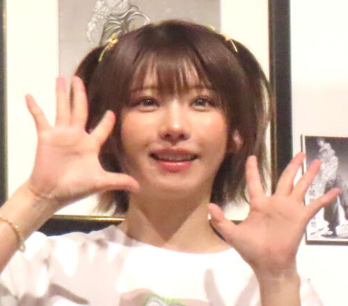 えなこ、ピンクのシースルーメイド姿に「可愛すぎ ！！ 」「めっちゃ似合ってる」の声