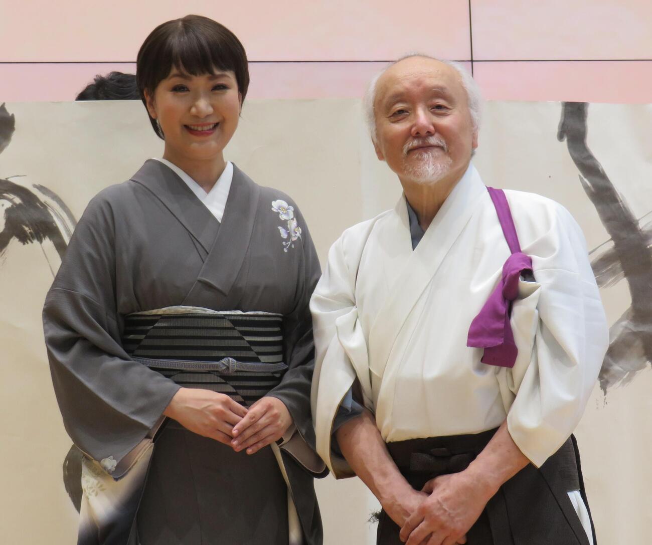 書道家竹本大亀氏とコラボレーションをした市川由紀乃