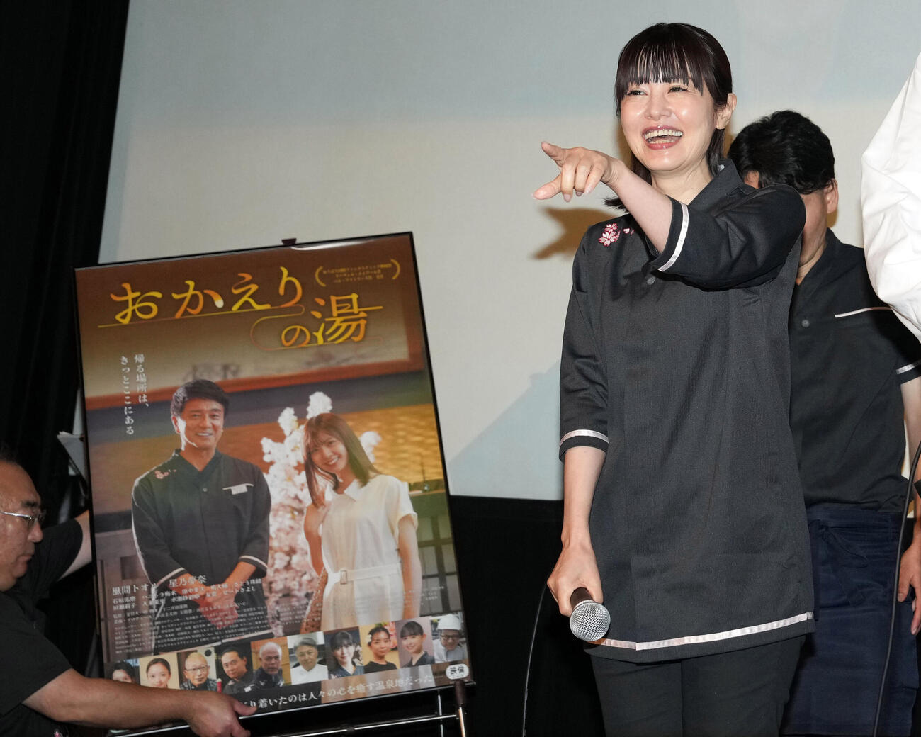 映画「おかえりの湯」の初日舞台あいさつで笑顔を見せるさとう珠緒（撮影・たえ見朱実）