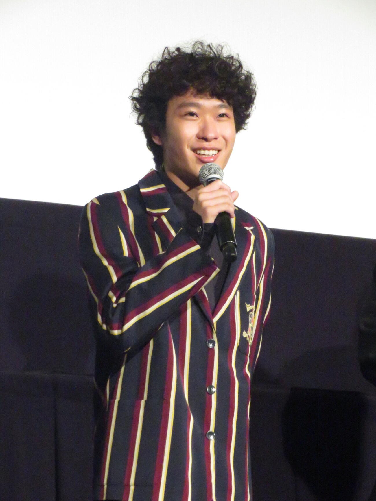 映画「四月の余白」の舞台あいさつを行った上阪隼人