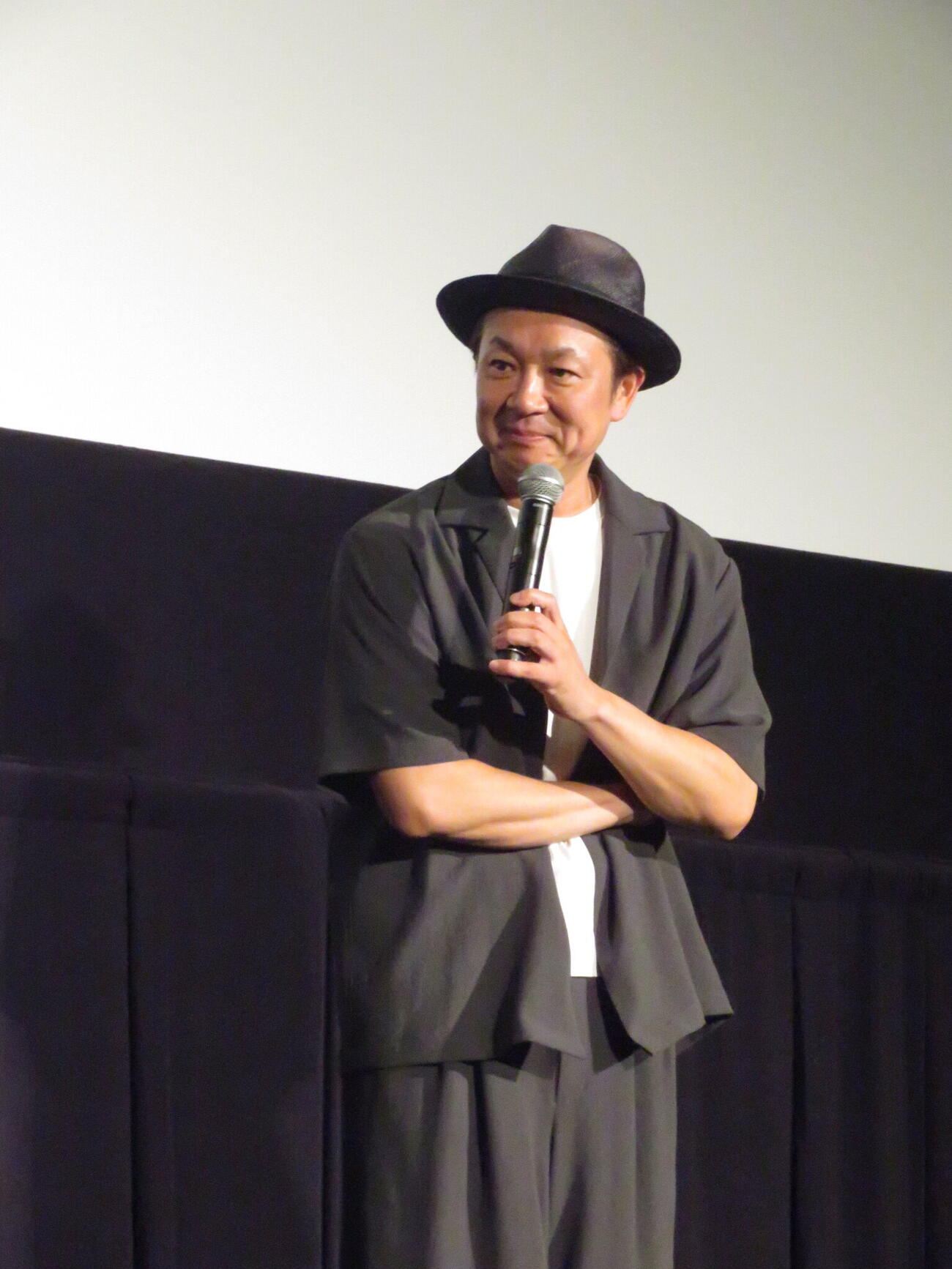 映画「四月の余白」の舞台あいさつを行った吉田恵輔監督