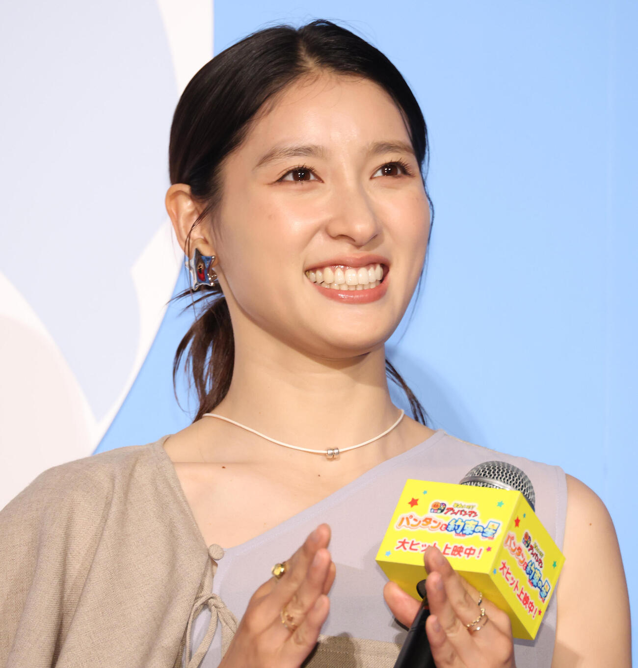 映画「それいけ！アンパンマン」公開記念舞台あいさつを行う土屋太鳳（撮影・中島郁夫）