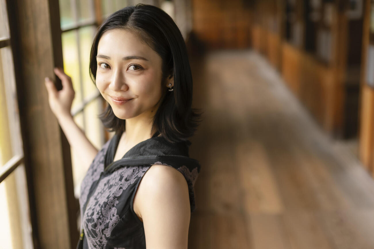 山谷花純　2nd写真集「遠距離、現在此。」より