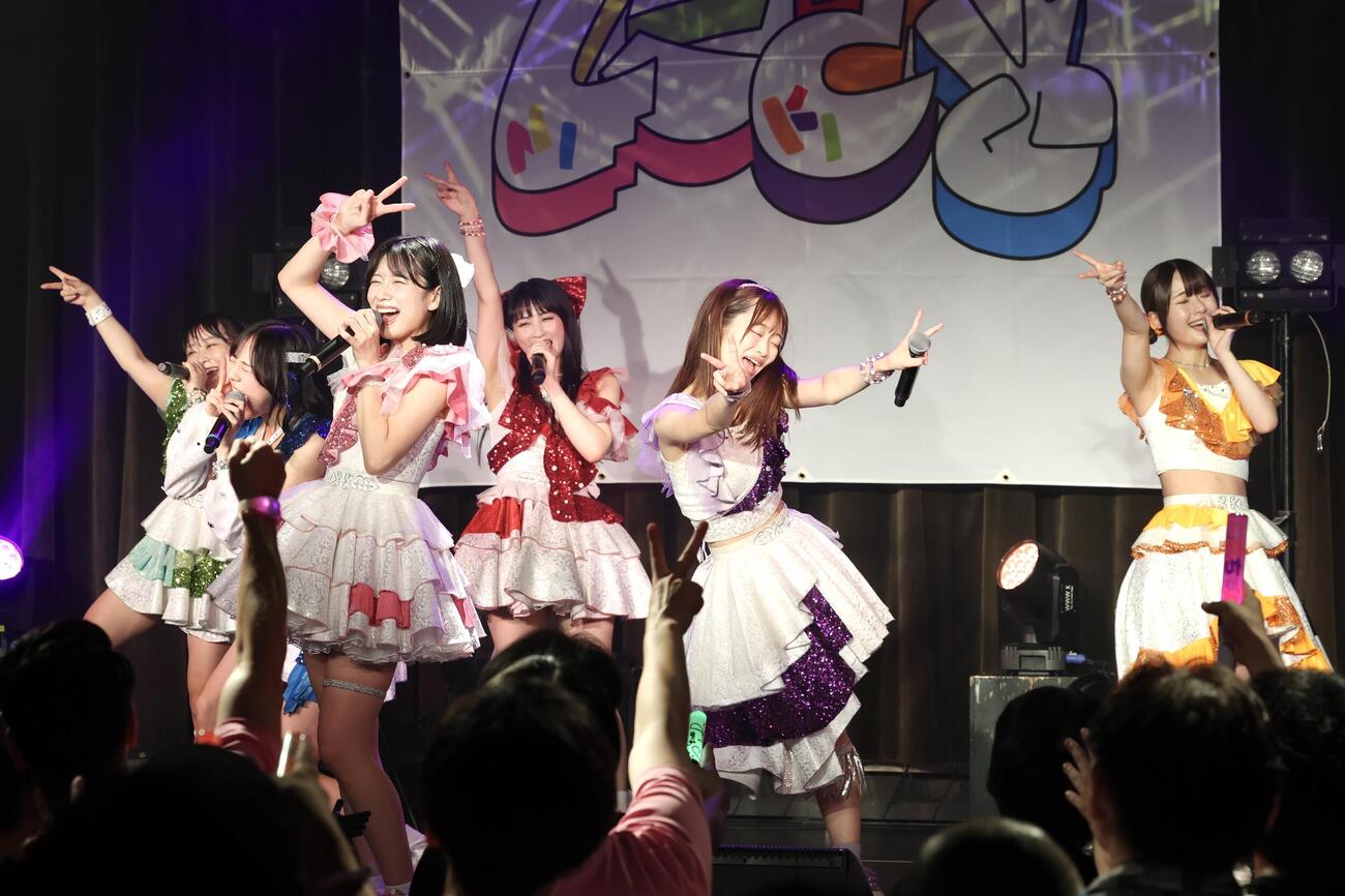 「にきちゃん大結束っ！！春ツアー2026」ツアーファイナル公演でパフォーマンスするアップアップガールズ（2）（撮影・宮地輝）