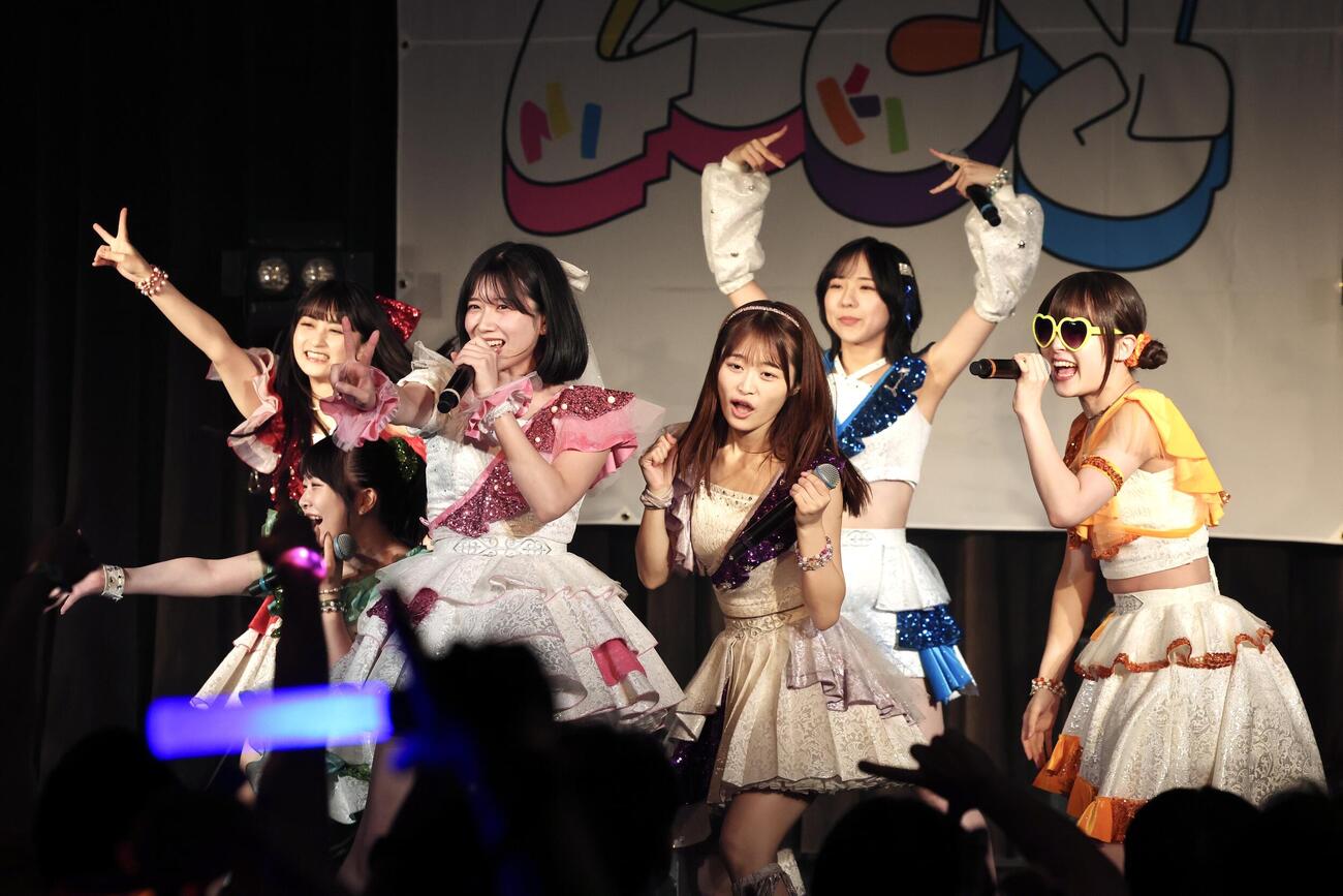 「にきちゃん大結束っ！！春ツアー2026」ツアーファイナル公演でパフォーマンスするアップアップガールズ（2）（撮影・宮地輝）