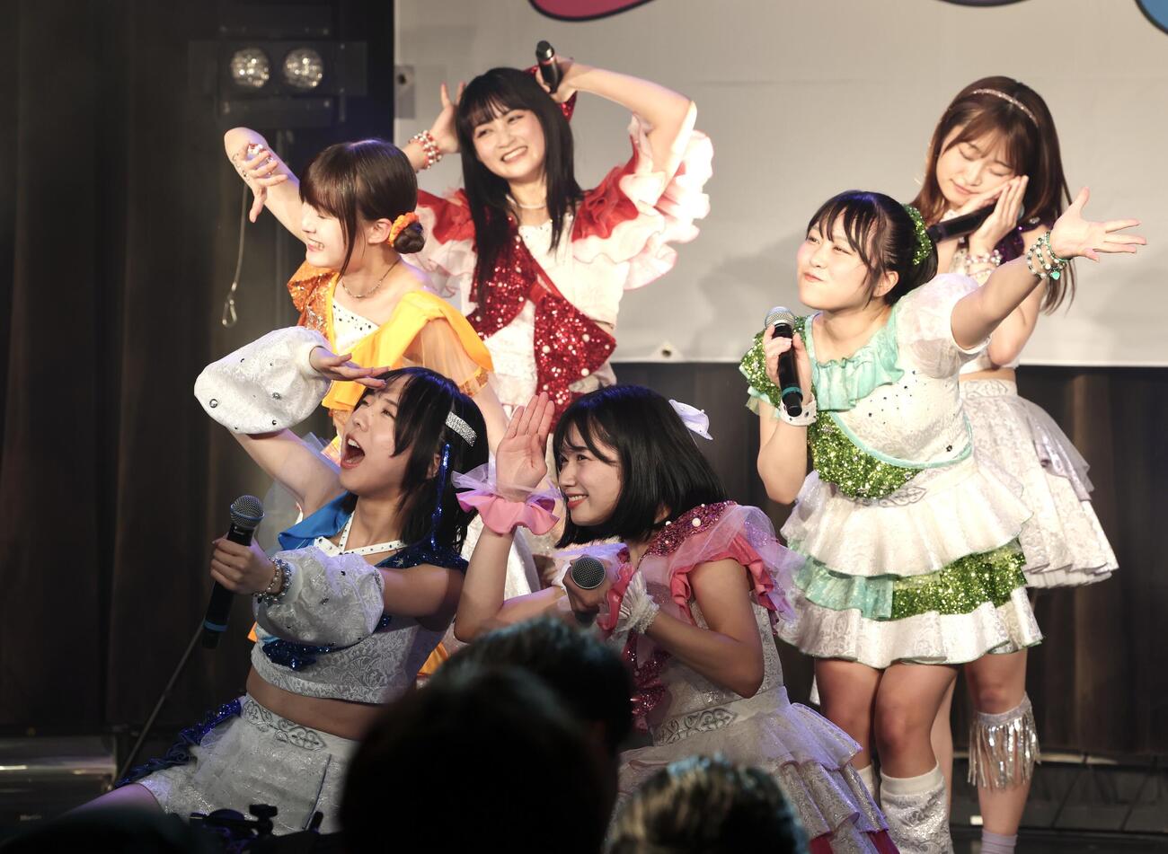 「にきちゃん大結束っ！！春ツアー2026」ツアーファイナル公演でパフォーマンスするアップアップガールズ（2）（撮影・宮地輝）