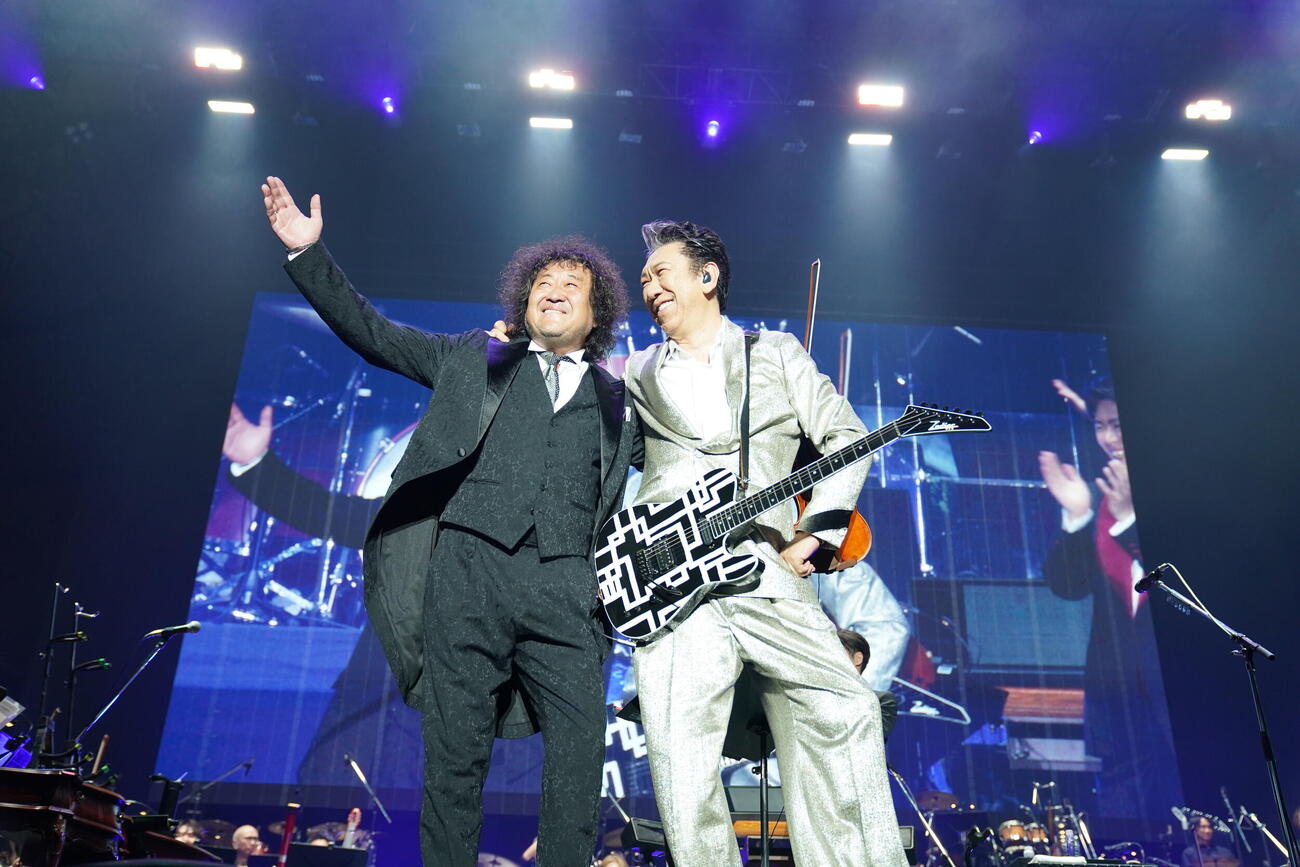 「葉加瀬太郎音楽祭2026」で共演した葉加瀬太郎（左）と布袋寅泰（Michiko Yamamoto撮影）