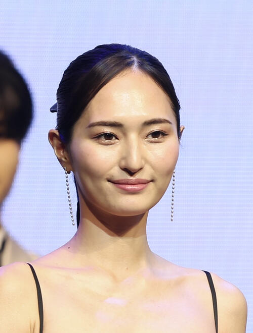 「逃げ恥」出演31歳モデル　２ショットで再婚発表「これからも日々を大切にしながら歩んで」