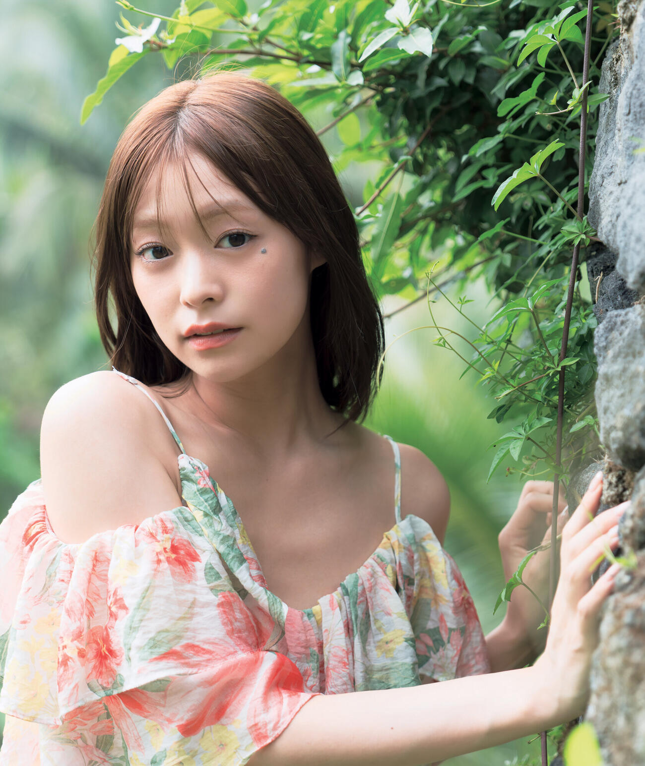 田﨑さくらファースト写真集「さくらいろ」（小学館）より