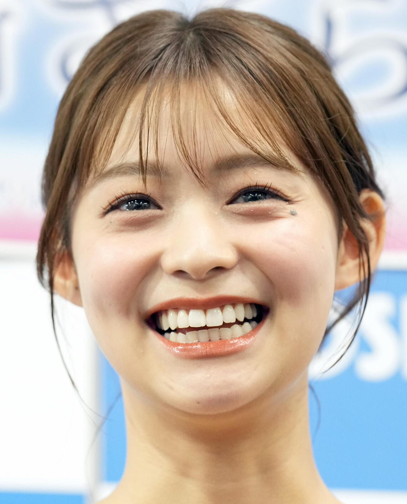 報道陣の質問に笑顔を見せる田﨑さくら（撮影・たえ見朱実）