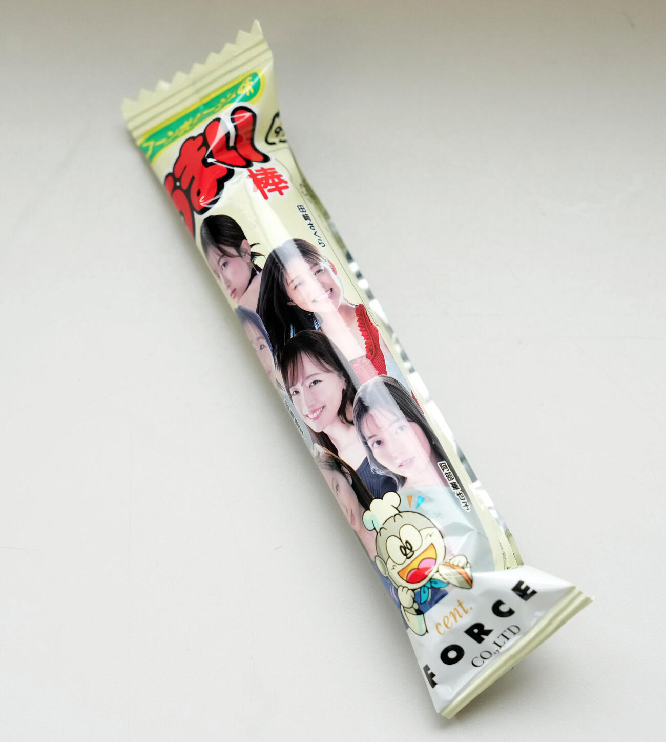 「セント・フォースうまい棒」（撮影・たえ見朱実）