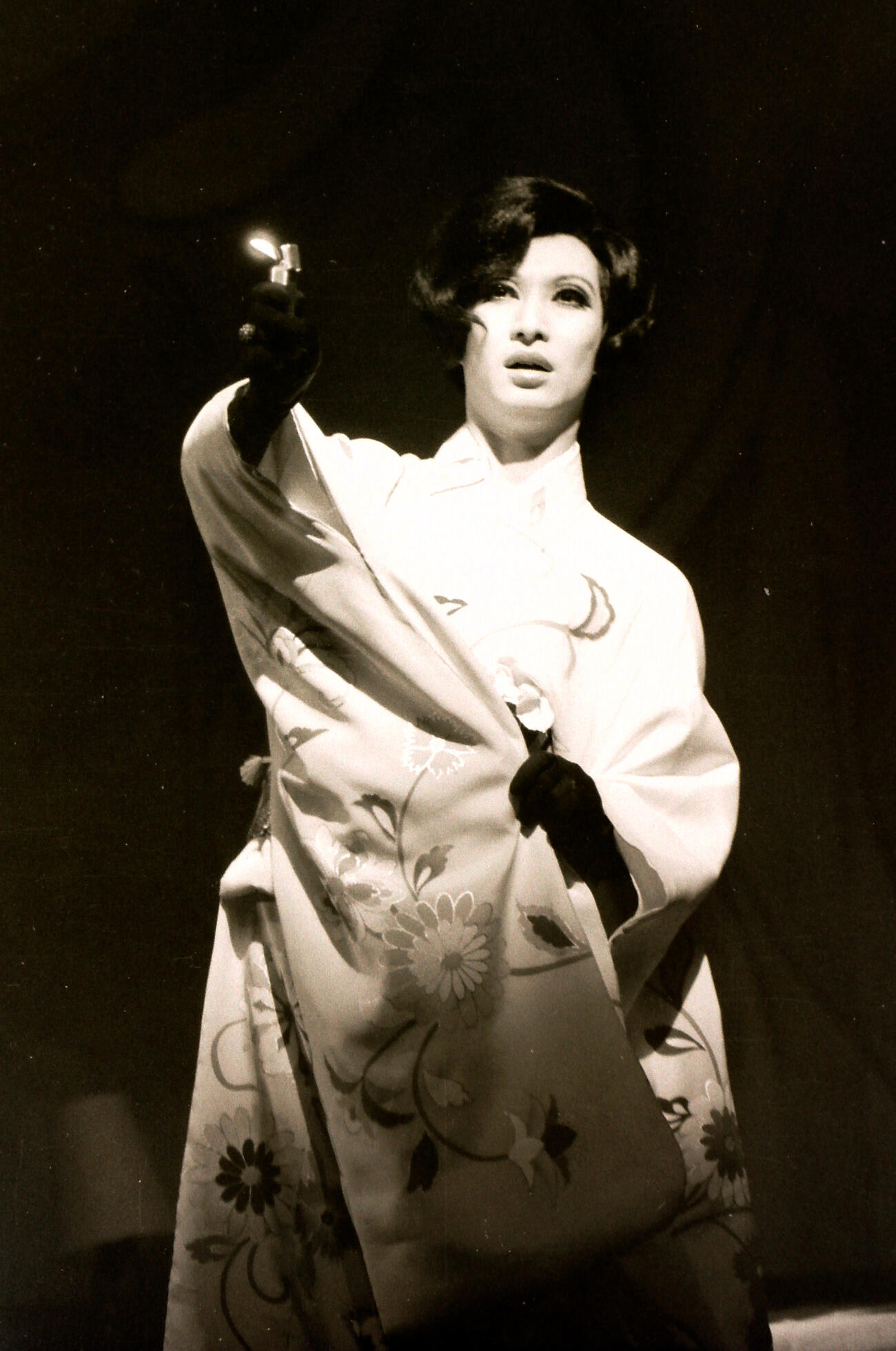 1968年4月、舞台「黒蜥蜴」で演じる丸山明宏（美輪明宏さん）