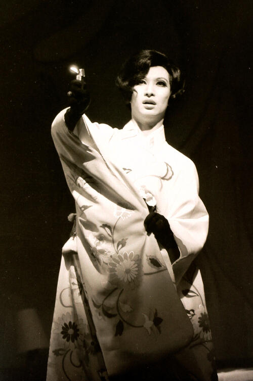 1968年4月、舞台「黒蜥蜴」で演じる丸山明宏（美輪明宏さん）