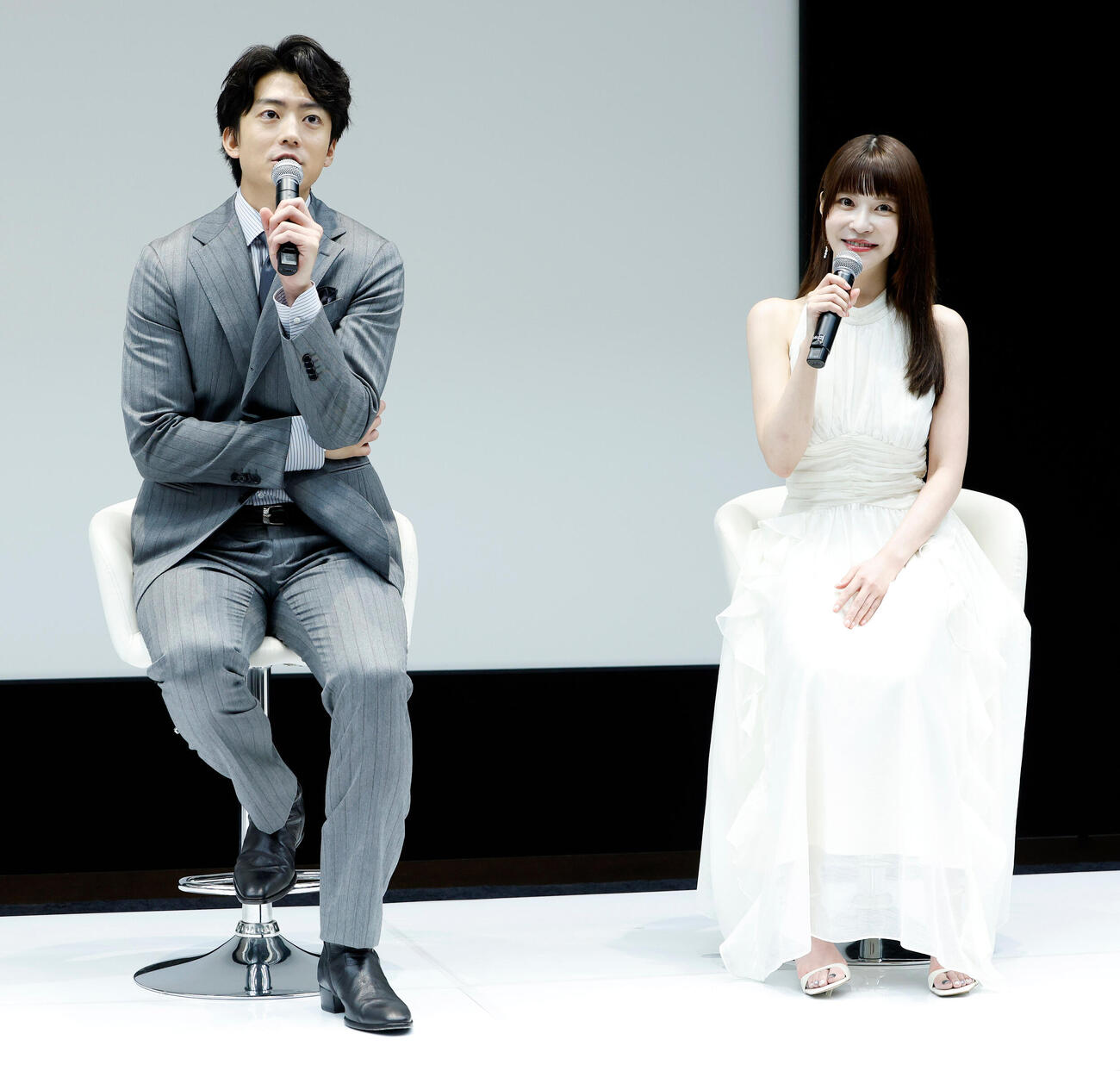 夫婦役を演じた伊藤健太郎（左）と岸明日香（撮影・山本朝陽）