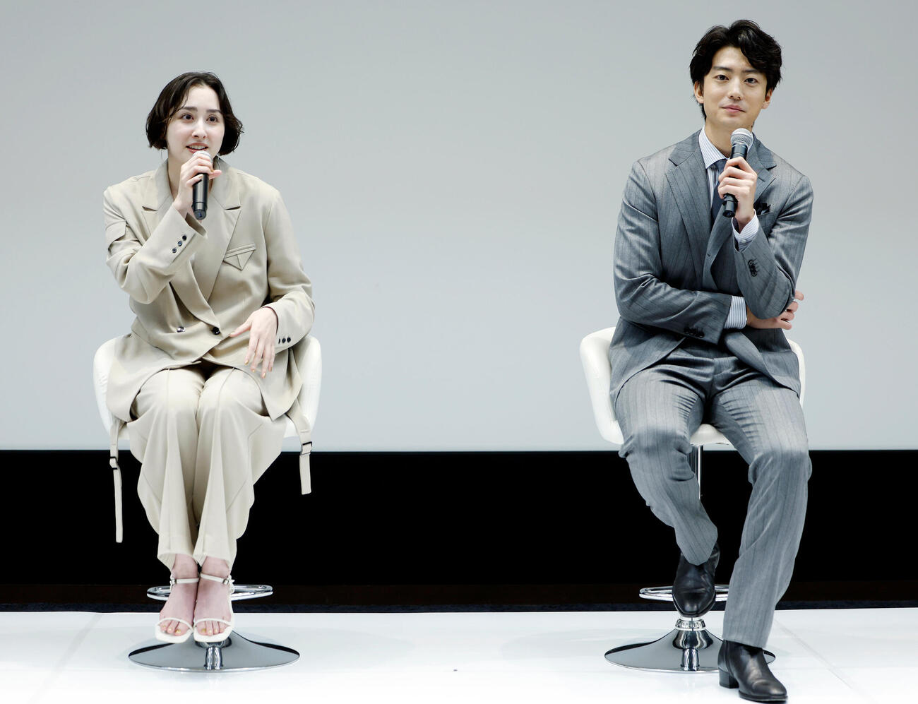 主演を務めた早見あかり（左）と伊藤健太郎（撮影・山本朝陽）