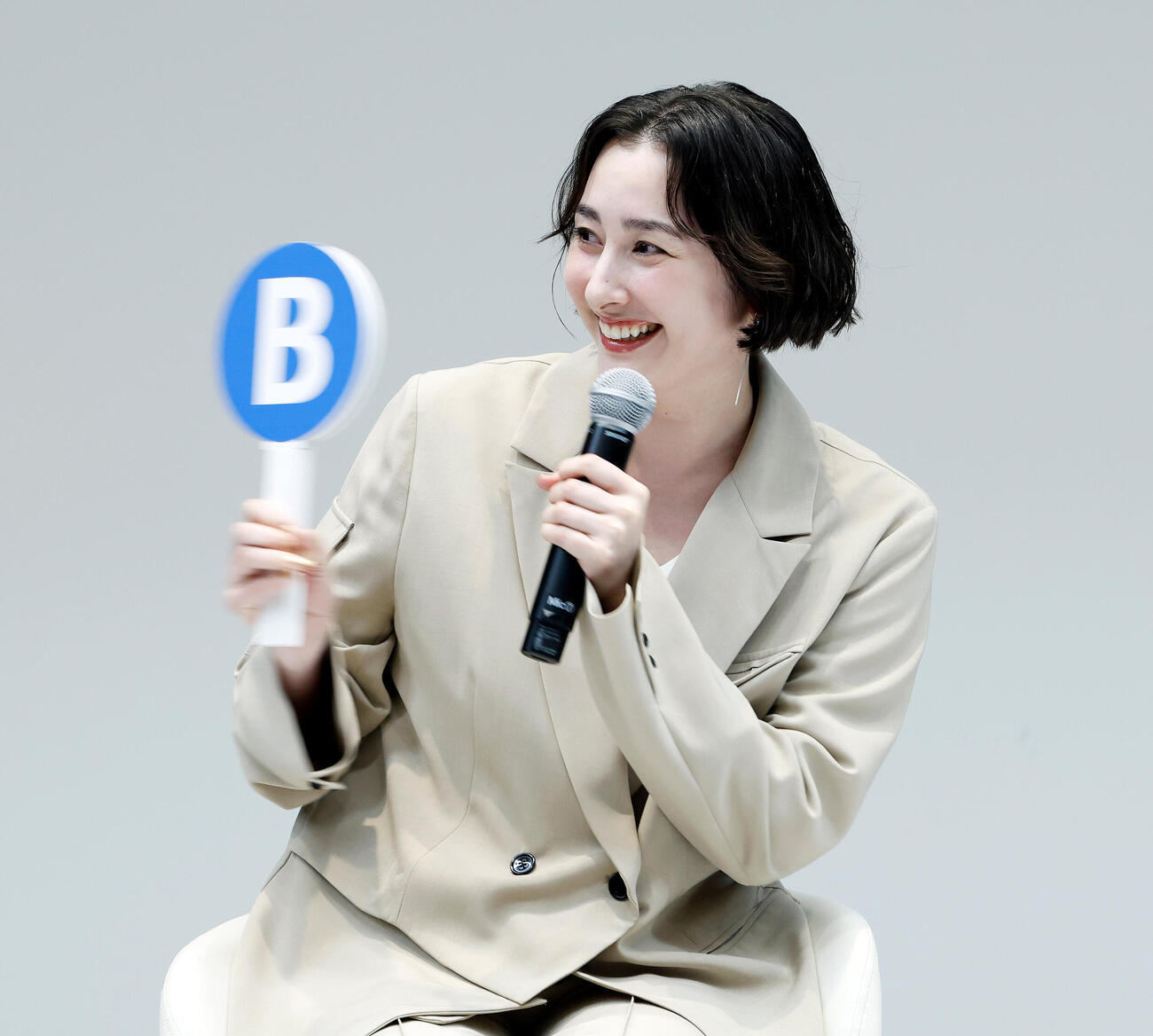 笑顔を見せる早見あかり（撮影・山本朝陽）