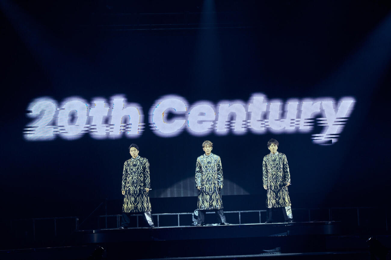 全国ツアー「20th Century Live Tour 2026　～唄う人　踊る人」東京初日公演でパフォーマンスする、左から井ノ原快彦、坂本昌行、長野博