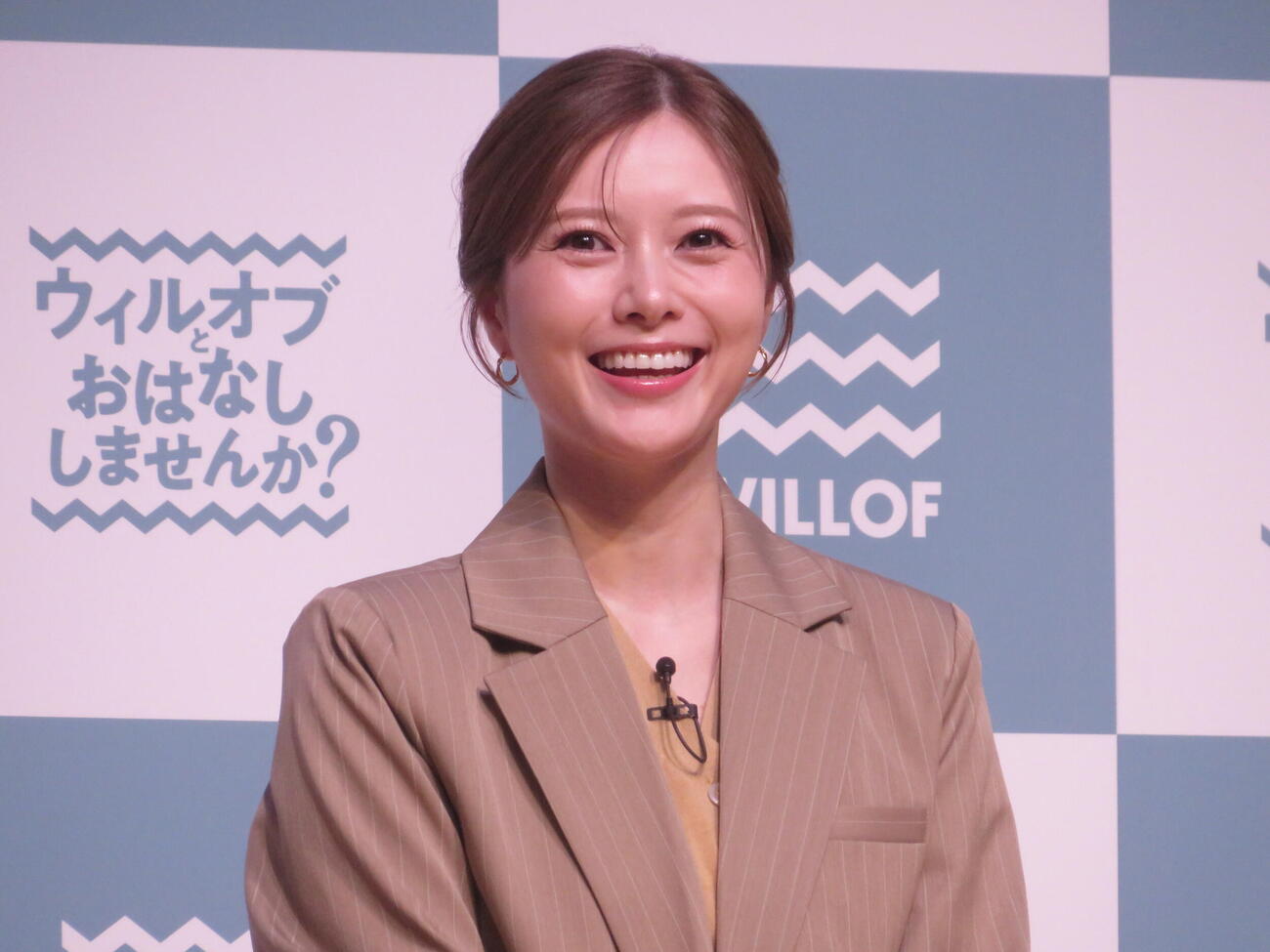 「ウィルオブ新CM発表会」に登壇した白石麻衣