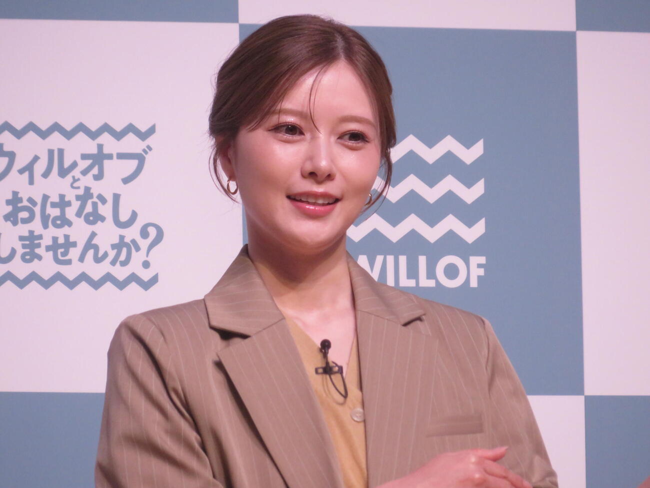 「ウィルオブ新CM発表会」に登壇した白石麻衣