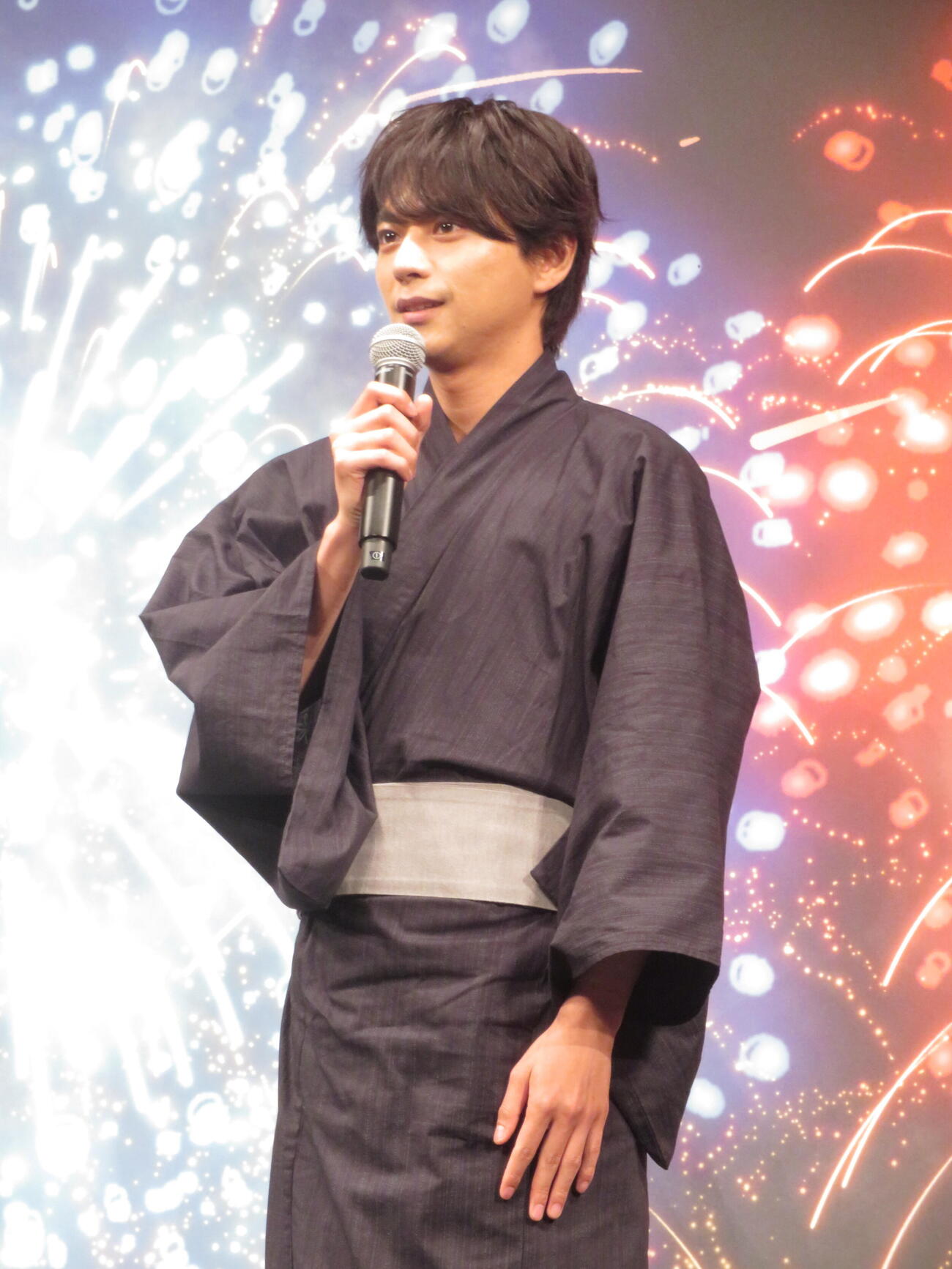 アニメ映画「君と花火と約束と」完成披露試写会に登壇した佐藤勝利