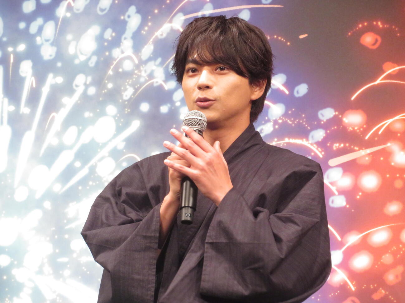アニメ映画「君と花火と約束と」完成披露試写会に登壇した佐藤勝利
