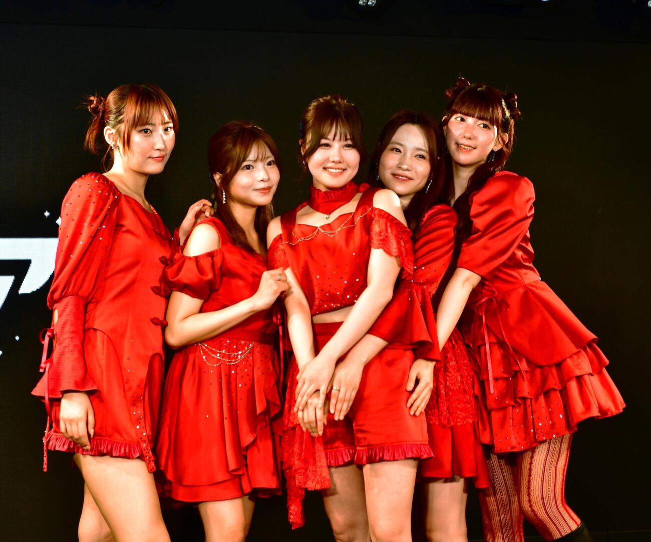 初公演を行った5人組アイドルグループ、アタシノトリコ
