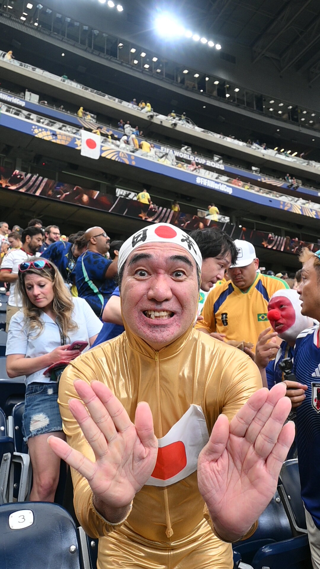 決勝トーナメント1回戦のブラジル戦を現地観戦する江頭2：50