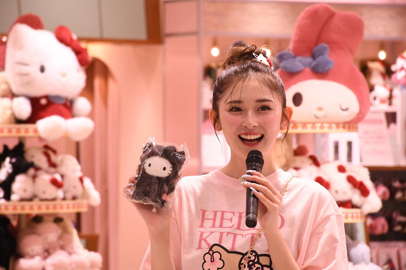 「sanrio house」ルクア大阪店オープン記念イベントに出席したゆうちゃみ（撮影・阪口孝志）