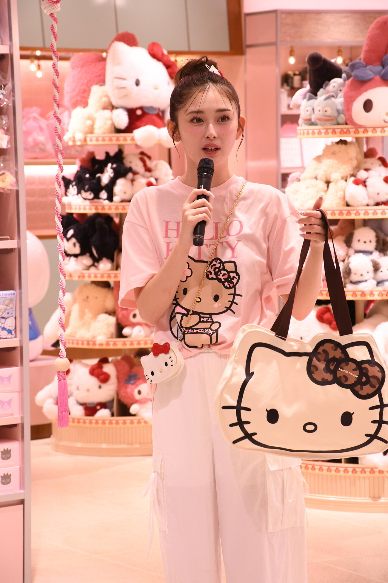「sanrio house」ルクア大阪店オープン記念イベントに出席したゆうちゃみ（撮影・阪口孝志）