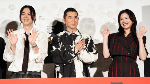 本木雅弘「クロスオーバーしたことが最大のプレゼント」映画「黒牢城」公開御礼舞台あいさつ