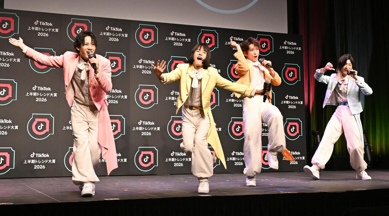 TikTok上半期トレンド大賞2026大賞に輝き、ダンスパフォーマンスを披露するモナキ（撮影・千葉一成）